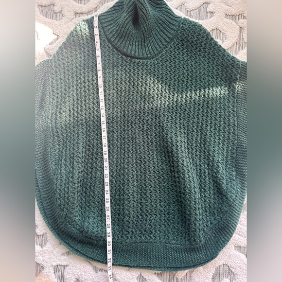 LC Lauren Conrad Green Poncho - Picture 3 of 5